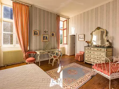 Maison, 890 m²