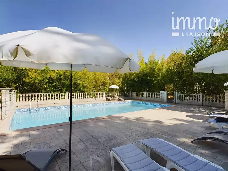 Maison, 1 413 m²