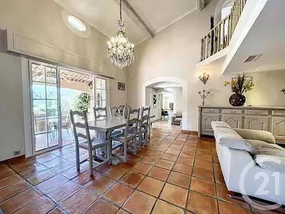 Maison, 245 m²