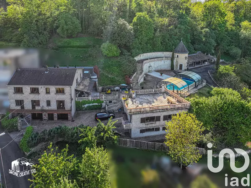 Maison, 251 m²