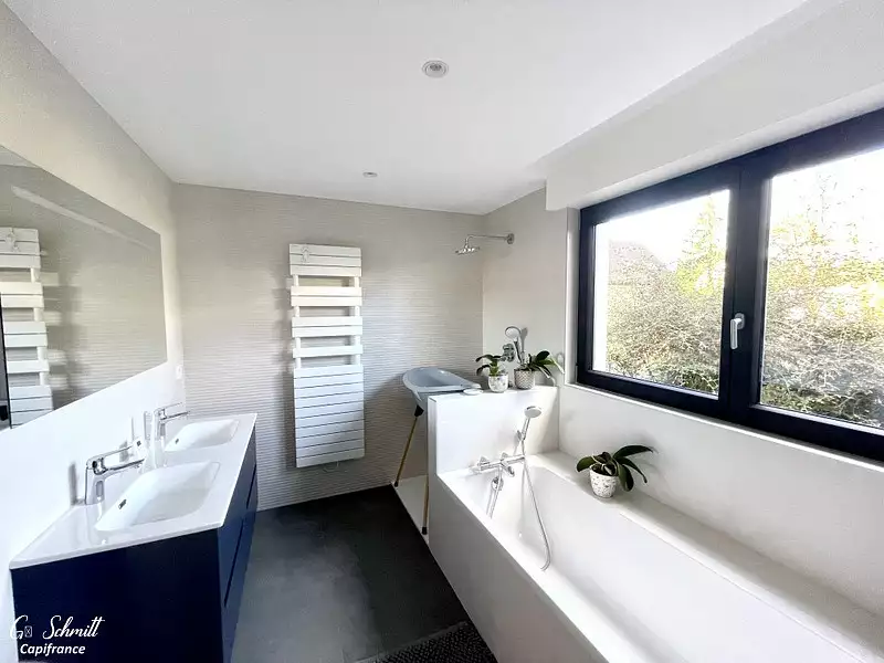 Maison, 196 m²