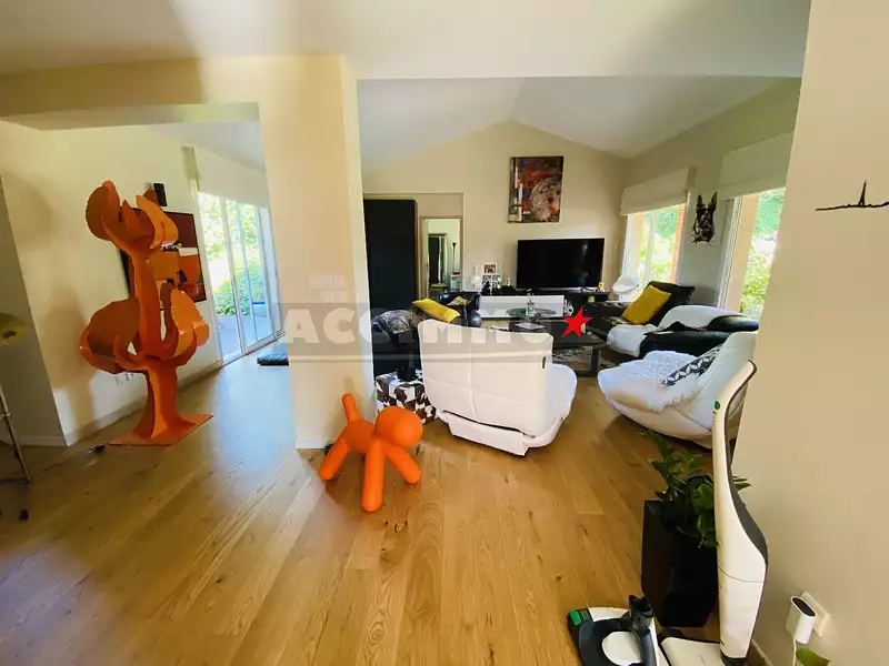 Maison, 232 m²