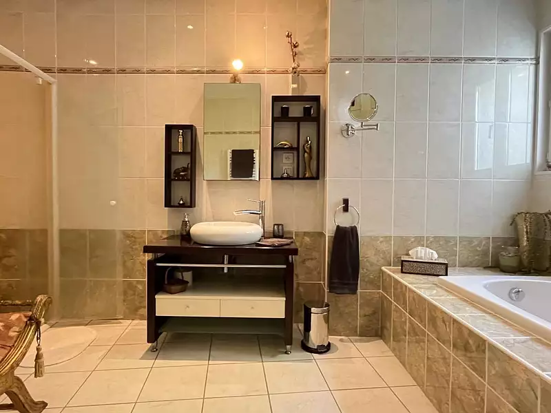 Maison, 645 m²
