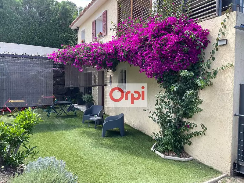 Maison, 235 m²