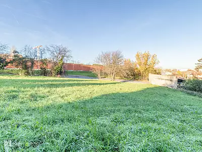 Terrain, 915 m²
