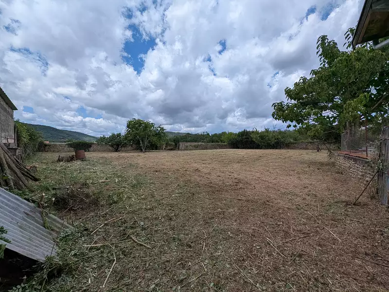 Terrain, 1 700 m²