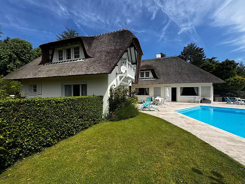 Maison, 584 m²