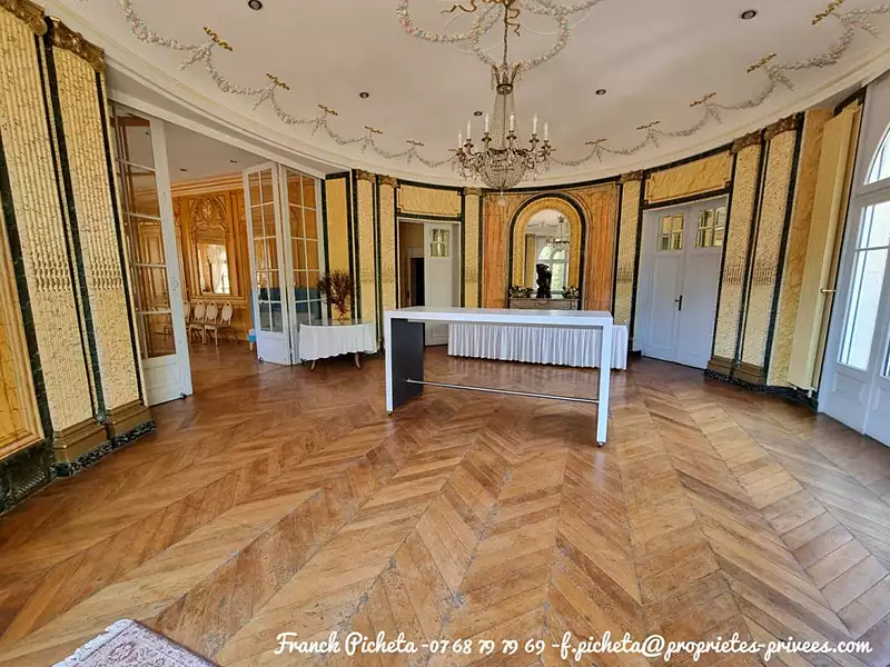 Maison, 1 000 m²