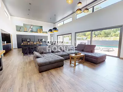 Maison, 240 m²