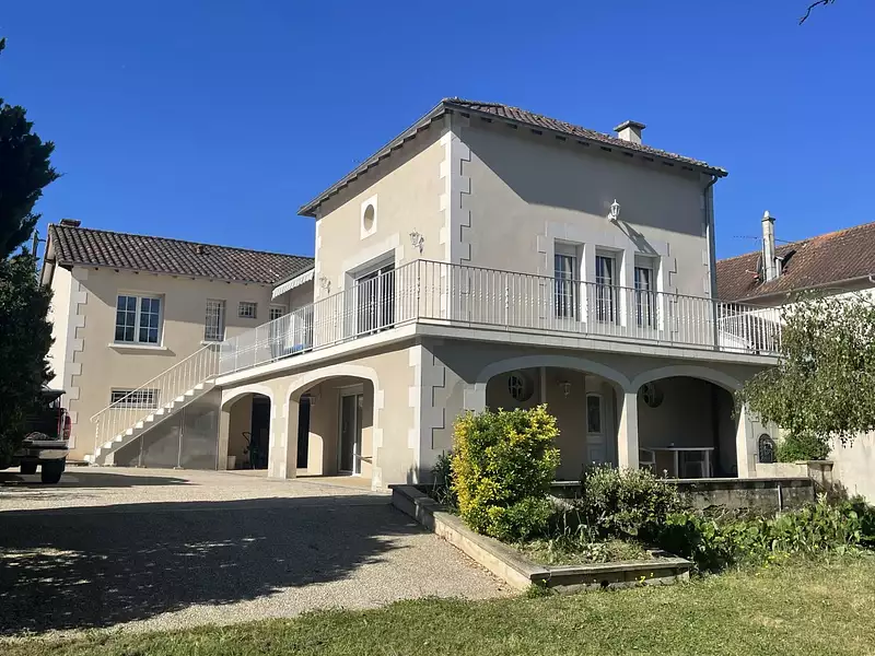 Vente maison 7 pièces 195 m² Chauvigny (86300) - Superimmo