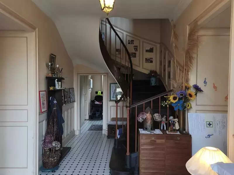 Maison, 693 m²