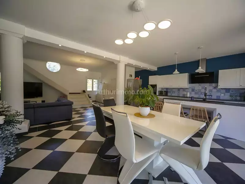Maison, 280 m²