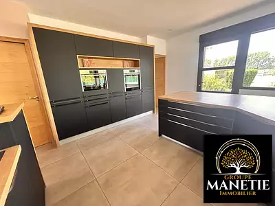 Maison, 300,08 m²