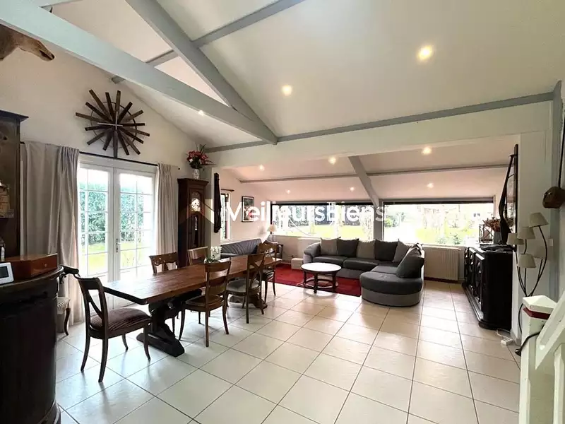 Maison, 230 m²
