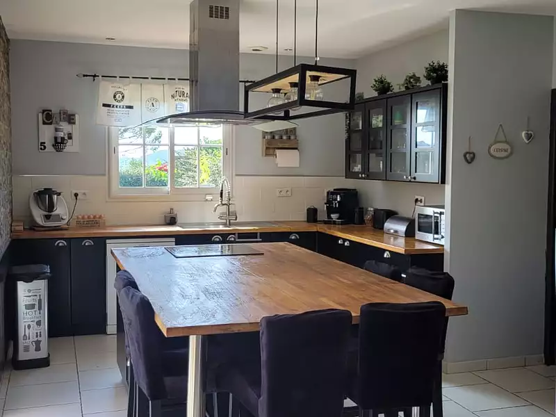Maison, 245 m²