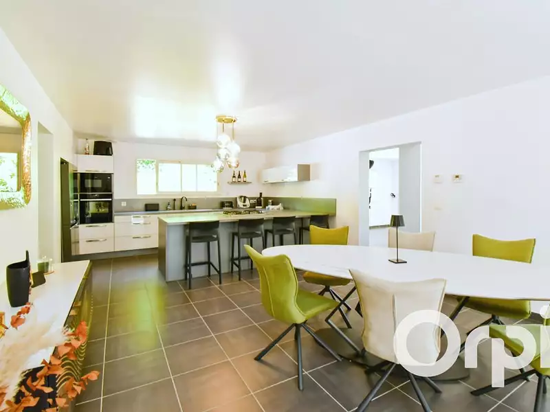 Maison, 220 m²