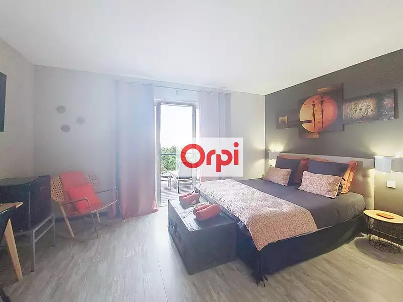 Maison, 235 m²