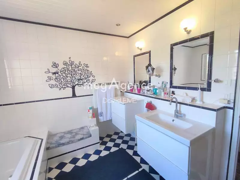 Maison, 167 m²