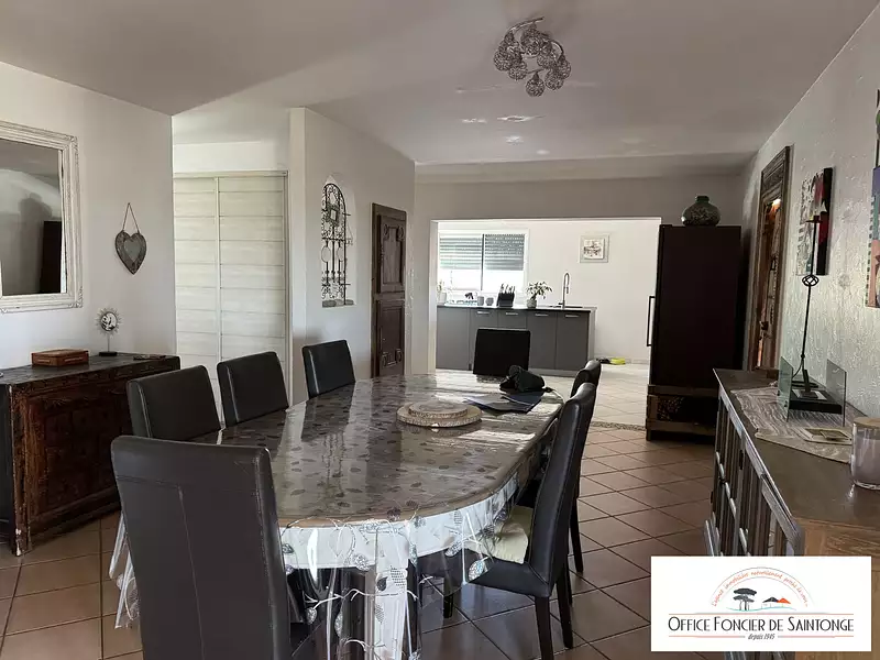 Maison, 375 m²