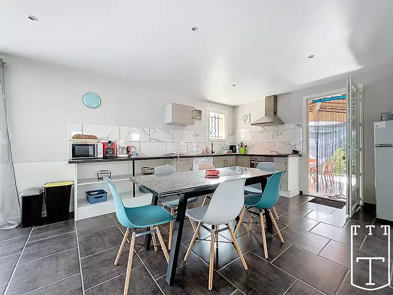 Maison, 240 m²