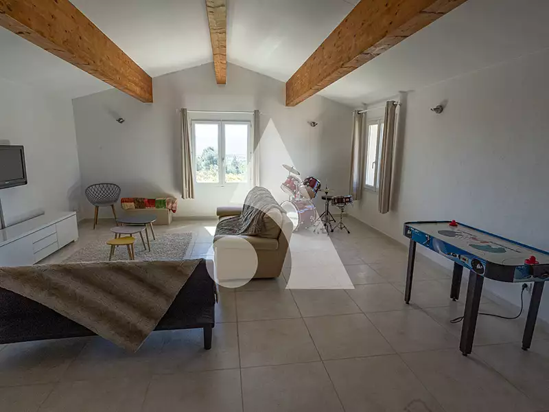 Maison, 250 m²