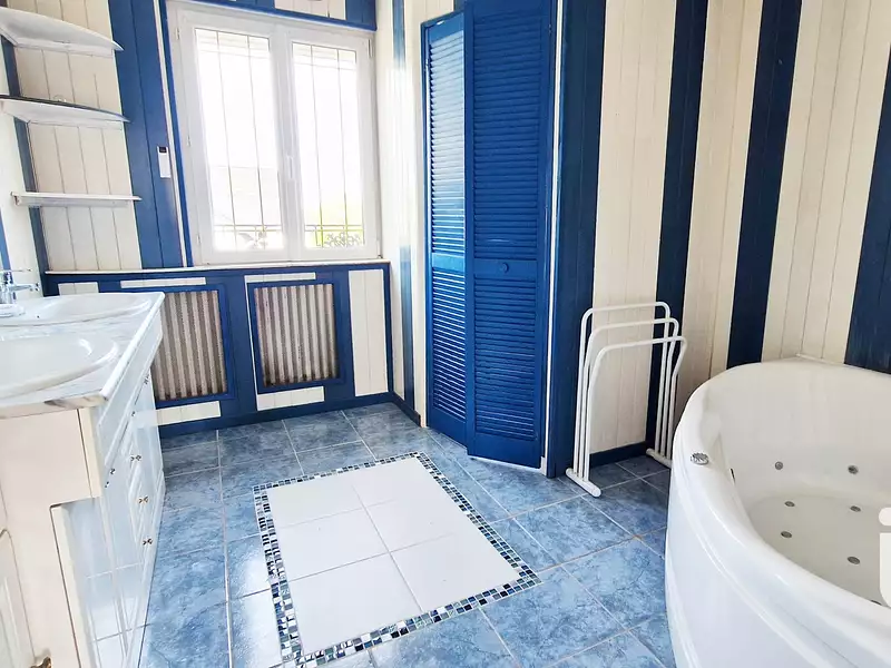 Maison, 250 m²
