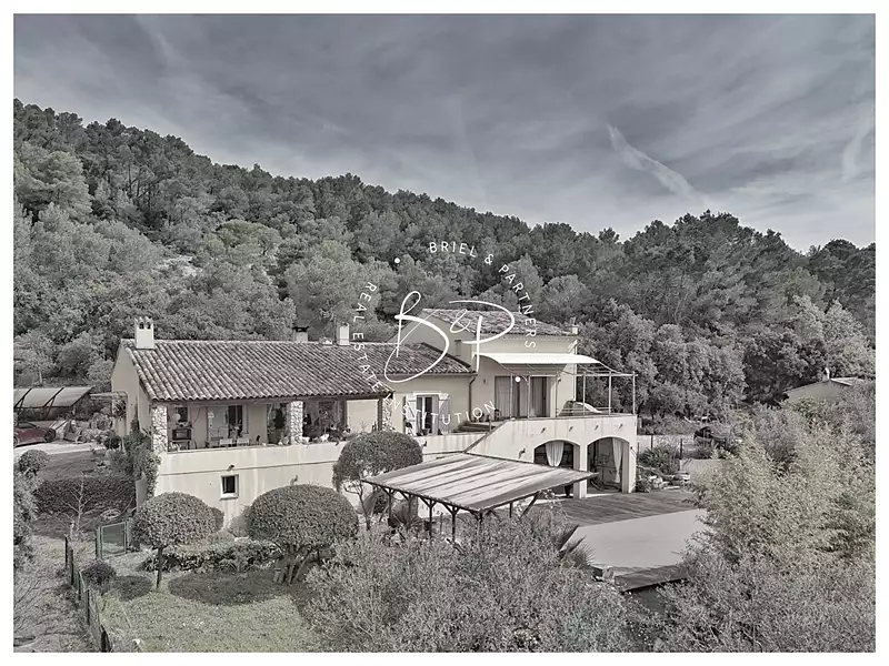 Maison, 166 m²