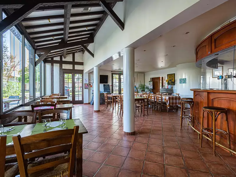 Maison, 1 565 m²
