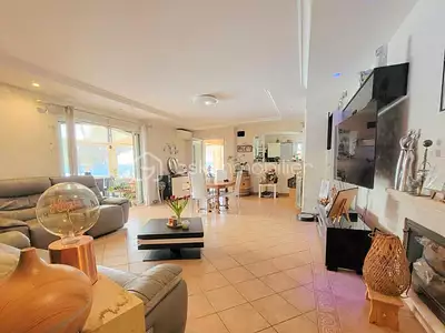 Maison, 240 m²