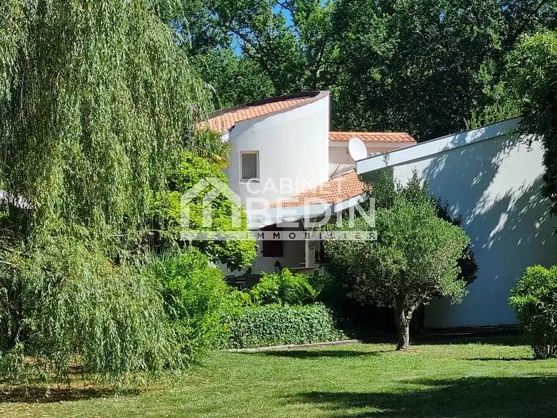 Maison, 275,4 m²