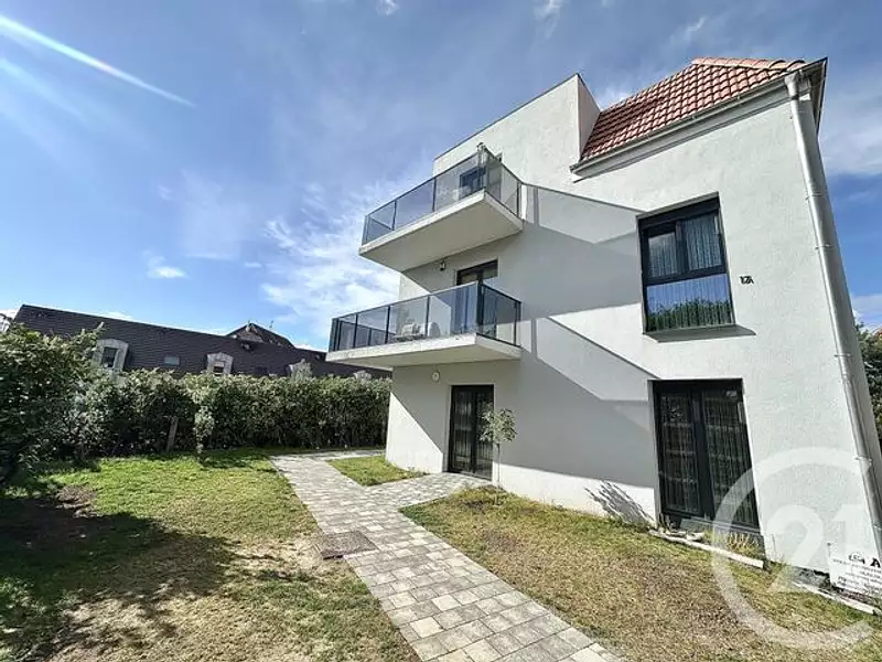 Maison, 235,7 m²