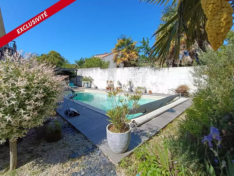 Maison, 240 m²