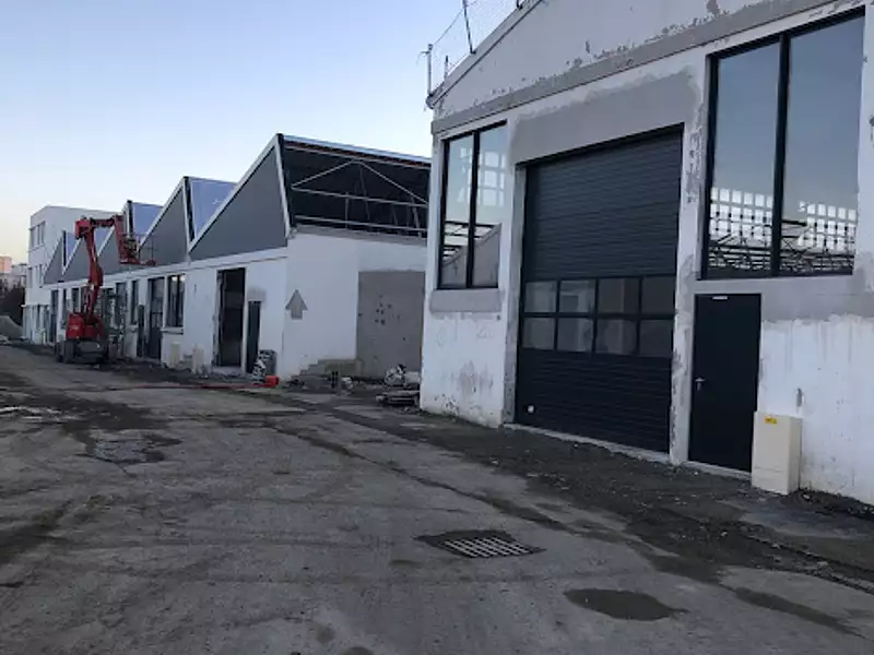 Divers, 300 m²
