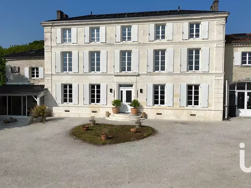 Maison, 940 m²