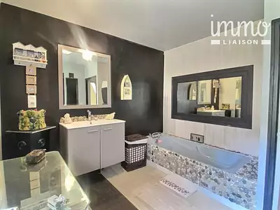 Maison, 242 m²