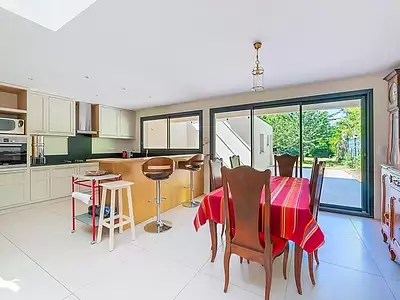 Maison, 255 m²