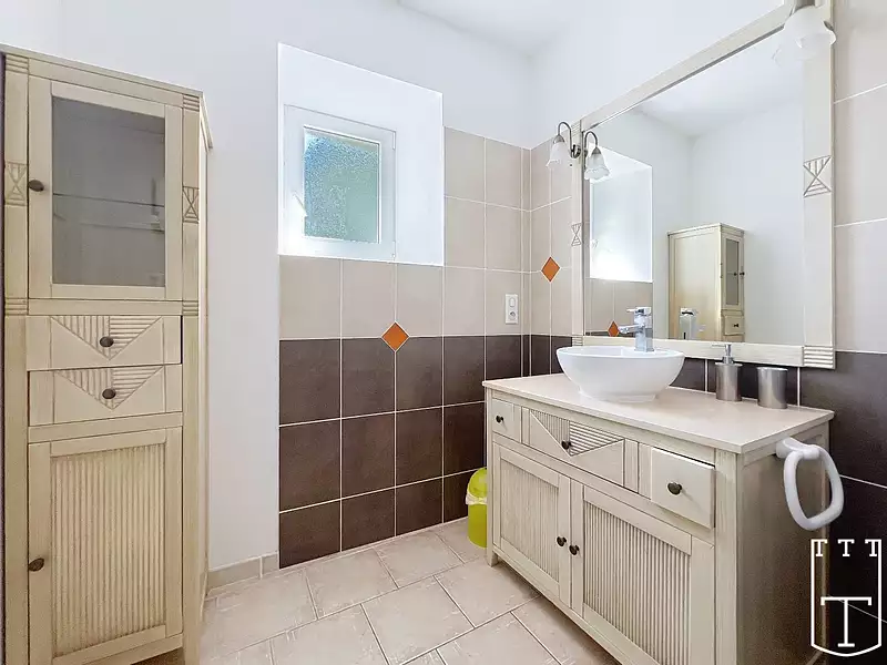 Maison, 640 m²