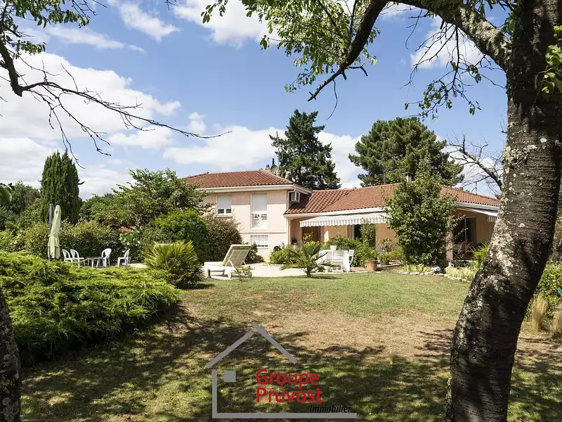 Maison, 240 m²