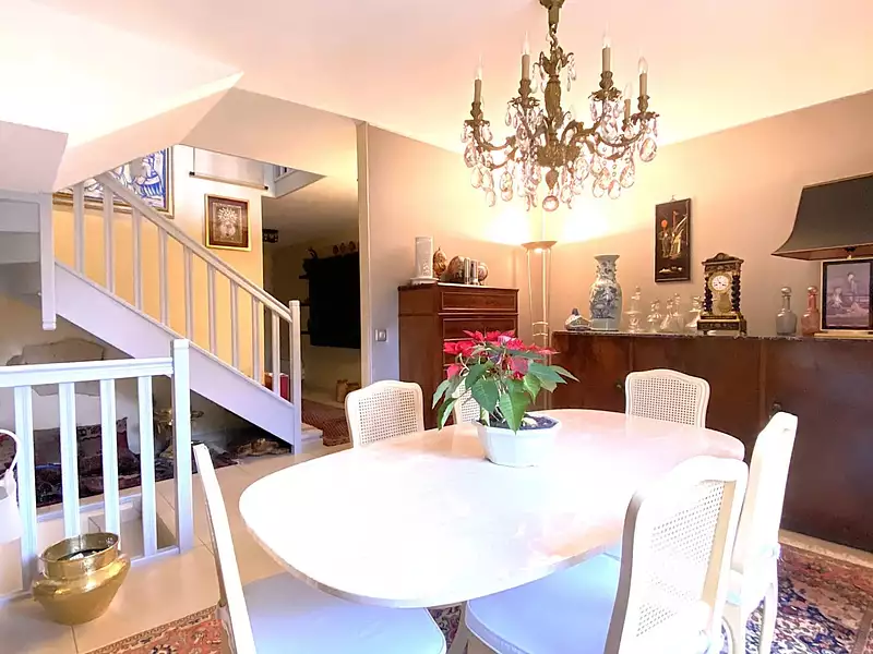 Maison, 246 m²