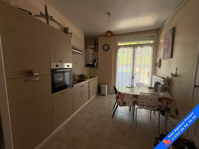 Immeuble, 122,21 m²