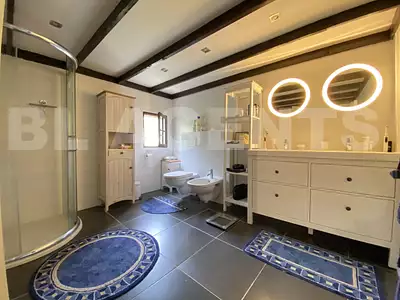 Maison, 225 m²
