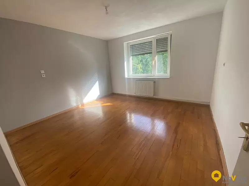 Maison, 196 m²