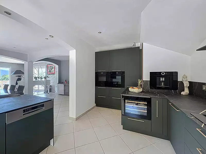Maison, 230 m²