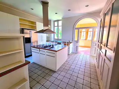 Maison, 818 m²
