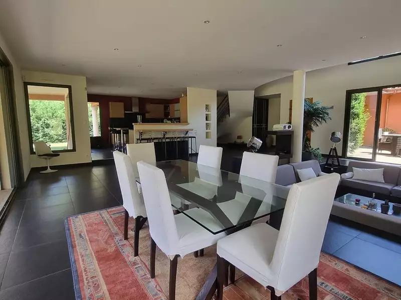 Maison, 255 m²