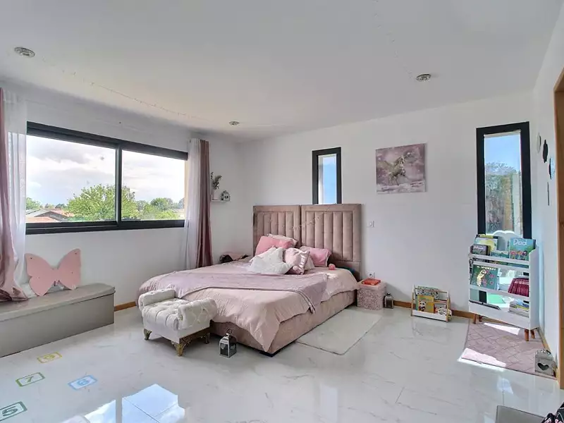 Maison, 288 m²