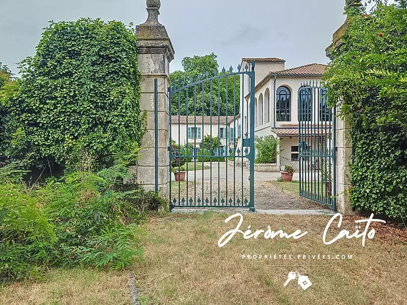 Immeuble, 1 358 m²