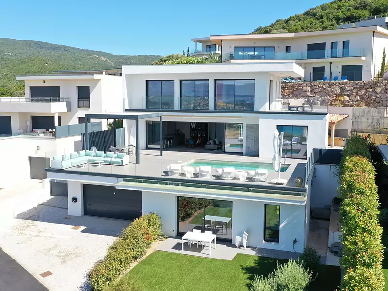 Maison, 211 m²