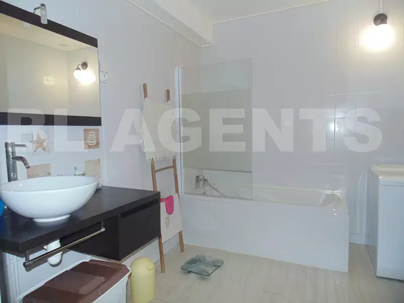 Maison, 240 m²