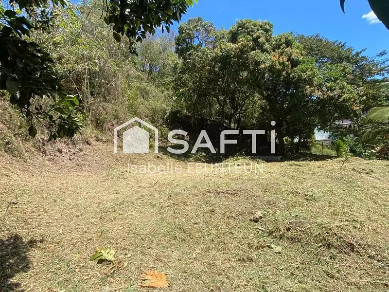 Terrain, 2 052 m²
